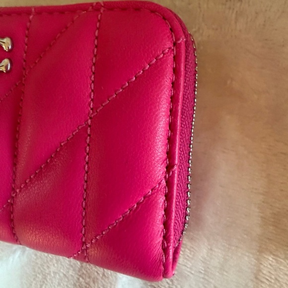 Coach Essential Small Zip Around Card Case with Pillow Quilting Dragonfruit Pink - Picture 5 of 12